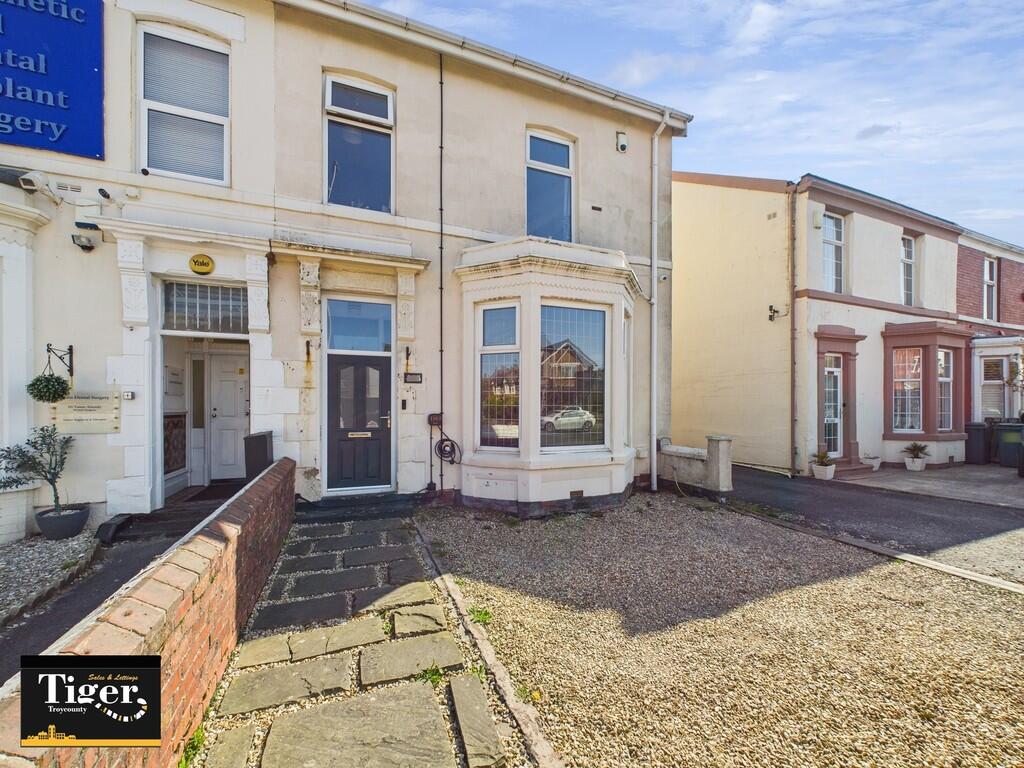 CAM02176G0-PR0541...