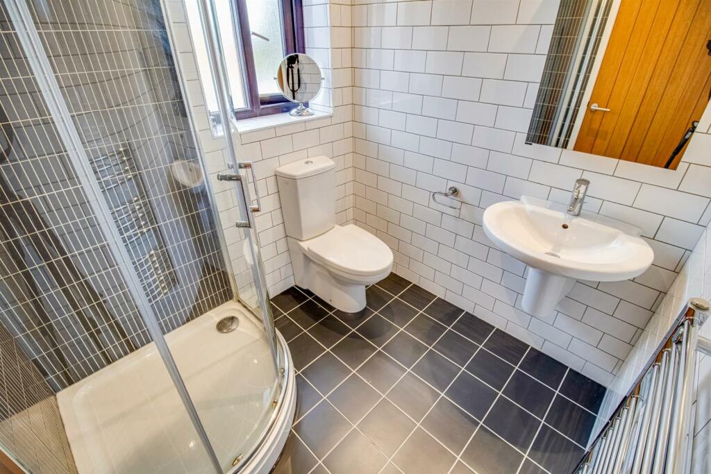EN SUITE SHOWER ROOM/W.C.