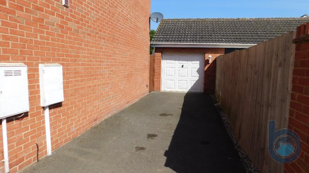 Garage / Parking
