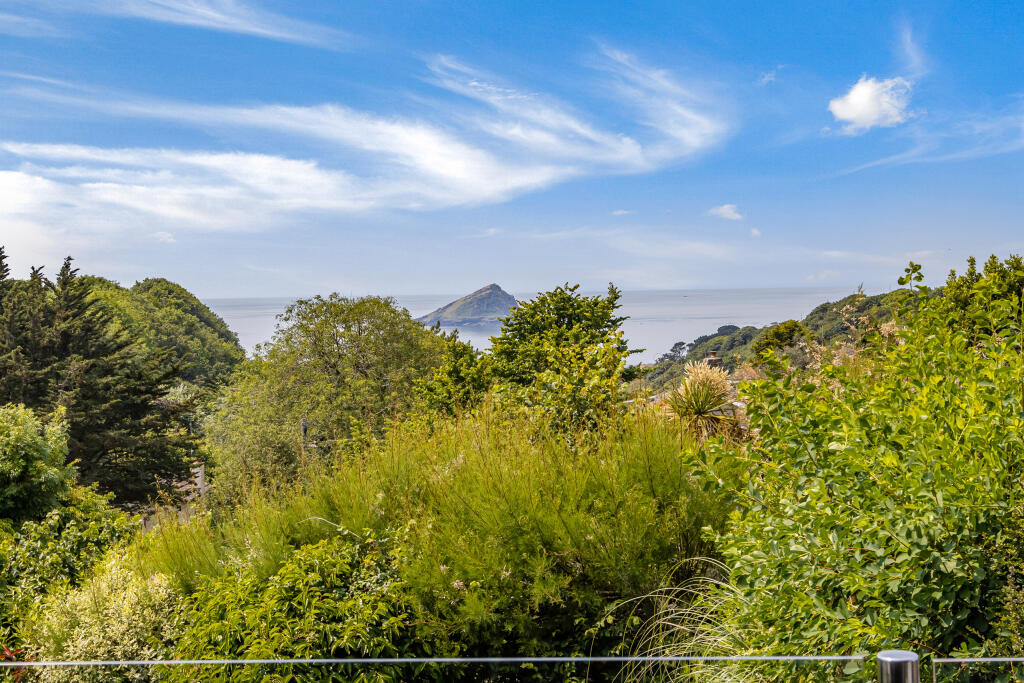 A13 - 26 Beach View Crescent mew stone view wembur