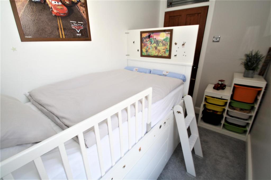 Bedroom3 (2).JPG