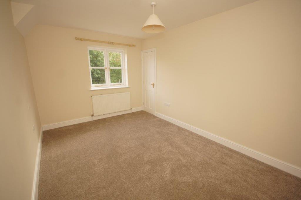 34 Colesbourne - Bedroom 2.jpg