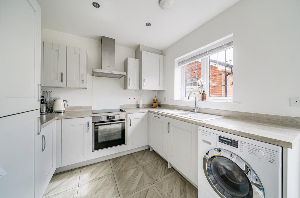 1348324-11-68b867...