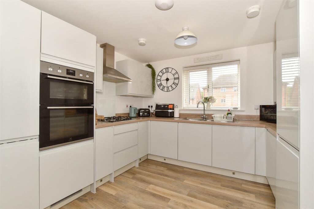 Lounge/Kitchen