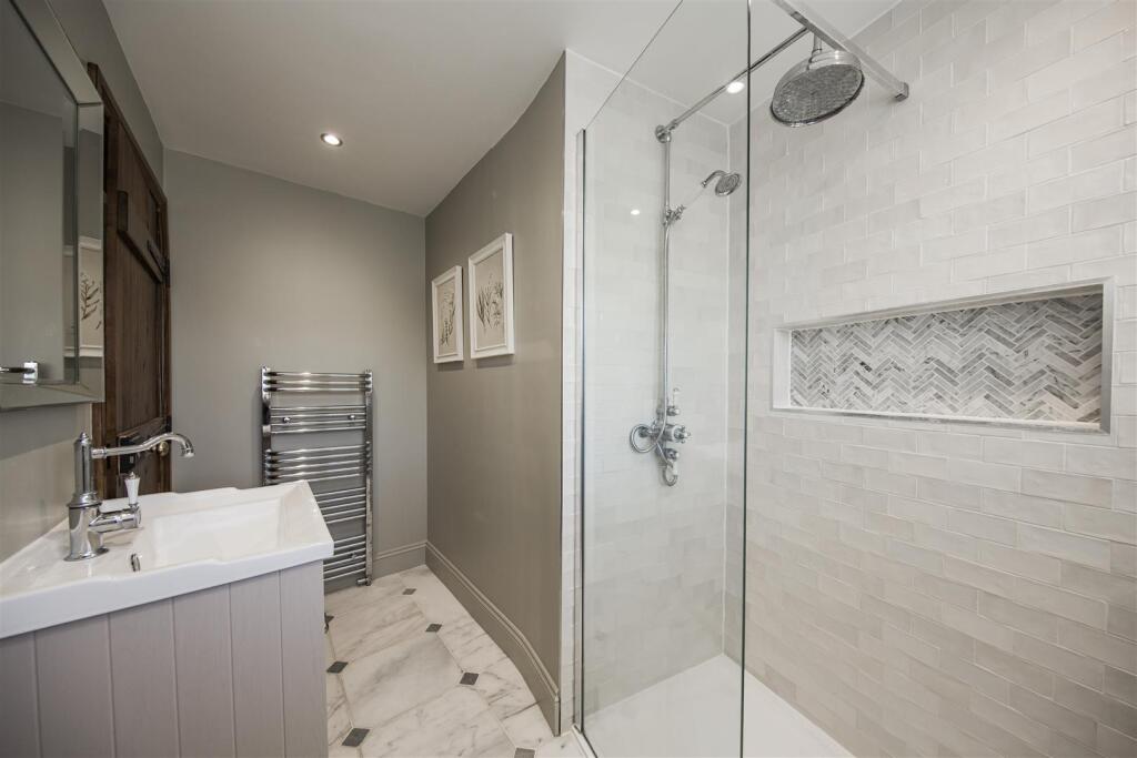 Ensuite to Principal Room