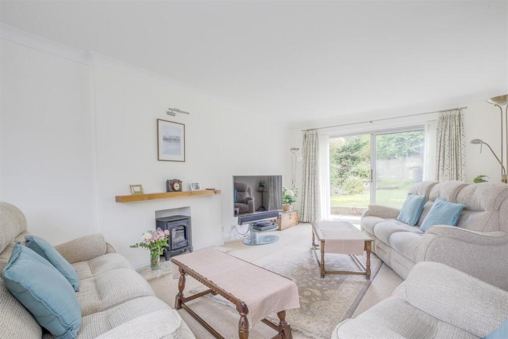 43 Wheeler Avenue, HP10 8EB-6.jpg