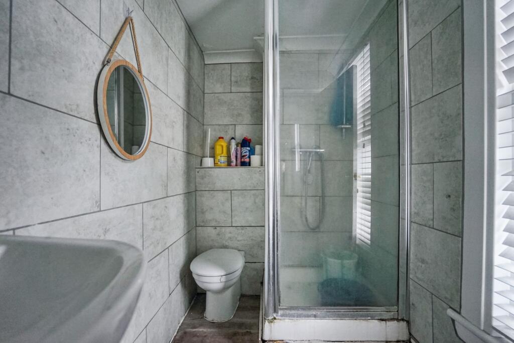 2 East Street, Chatham, Kent, ME4 5NJ