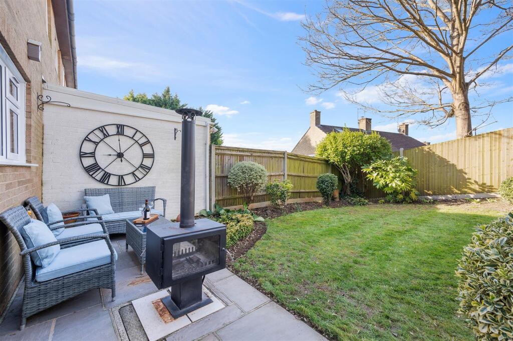 HILLSIDE CLOSE, 3- (15).jpg