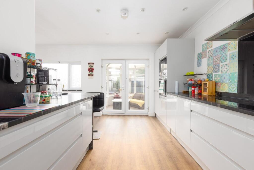 15 Guernsey Avenue, BS4-16.jpg