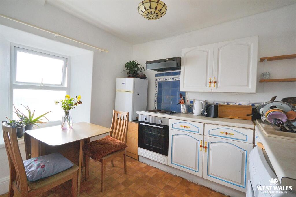 Kitchen (1st Floor)