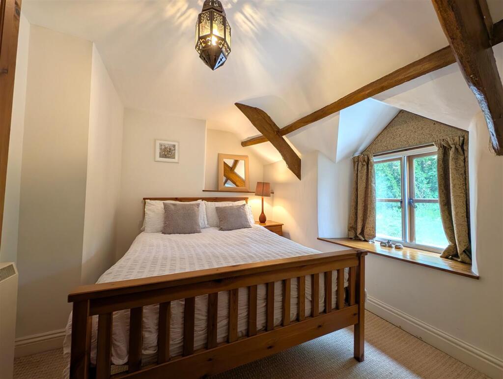 bed 2.jpg