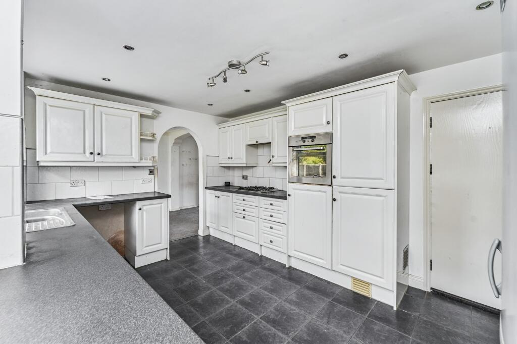 23 Lassington Close, Redditch, Worcestershire, B98 0LW