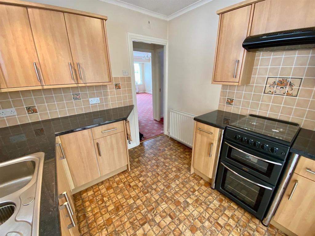 robin royd grove 2 kitchen 2.jpg
