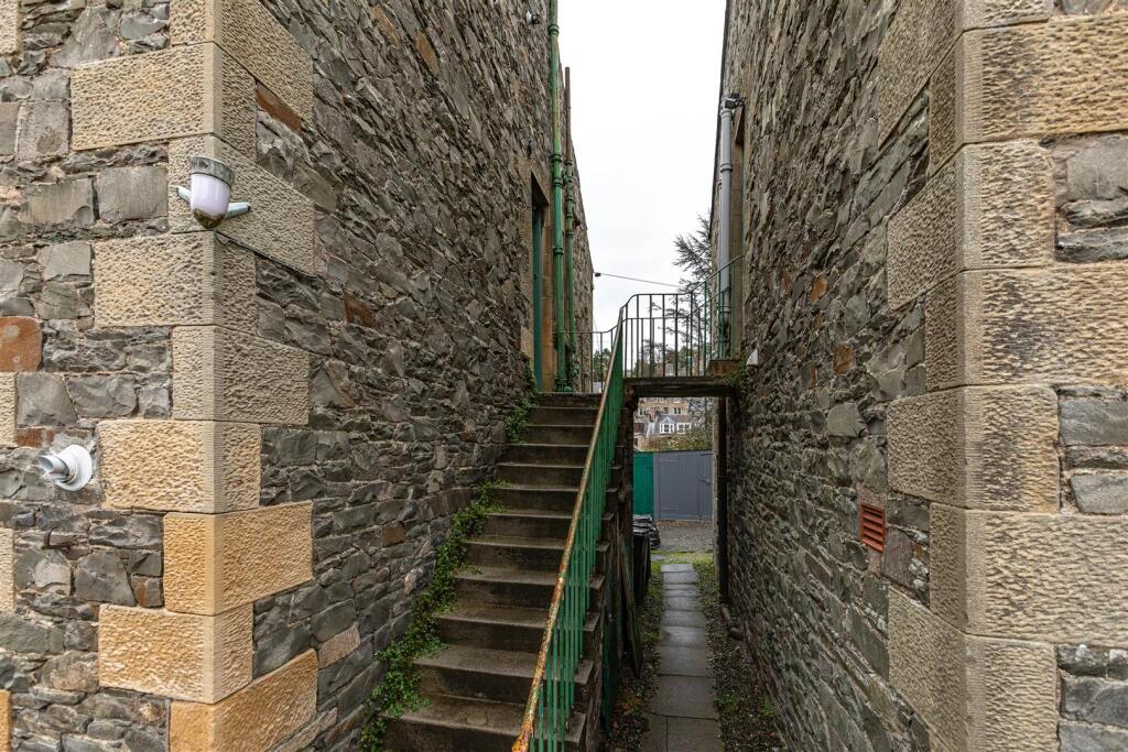 9 Millburn Place Selkirk 05.JPG