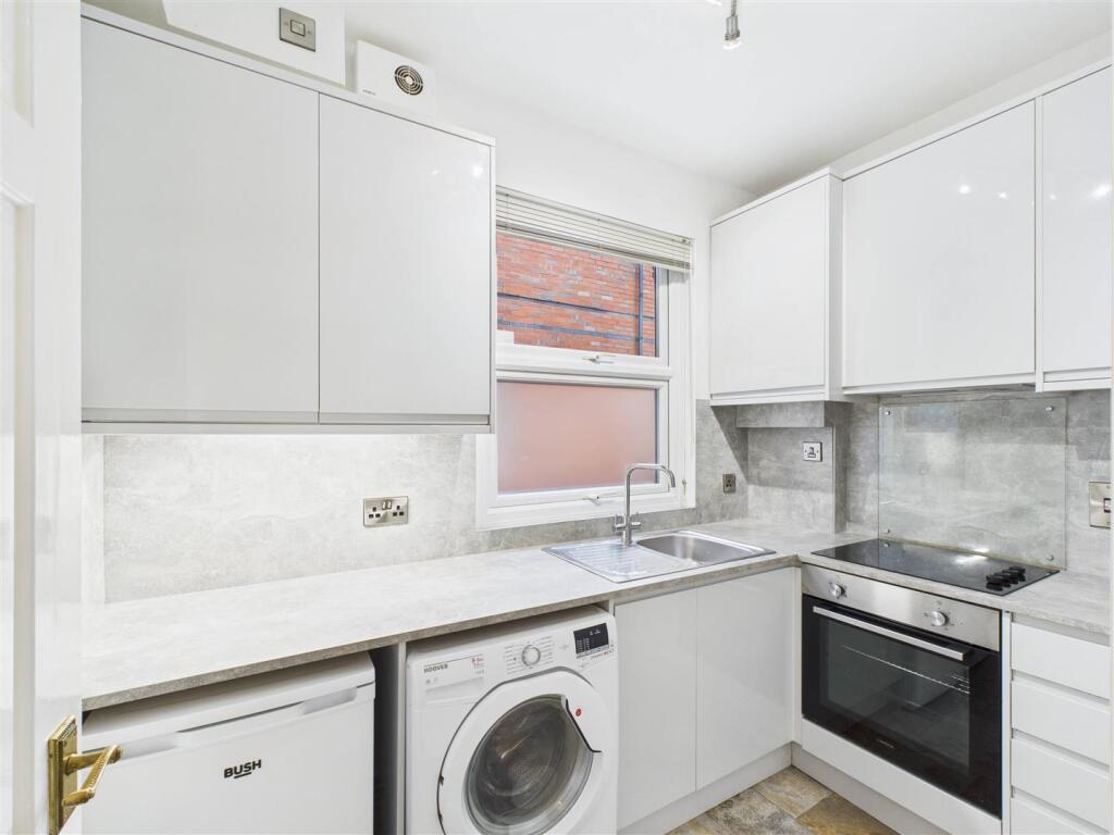 2-bed-apartment-eldorado-road (8).jpg