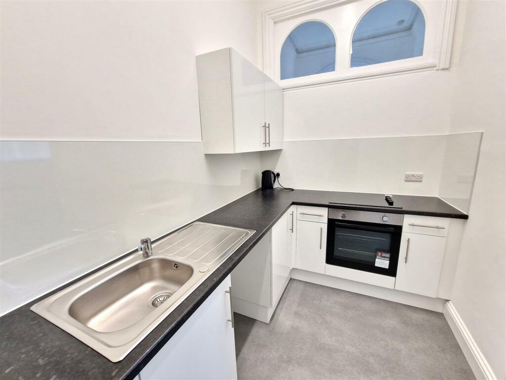 Kitchen1.jpg