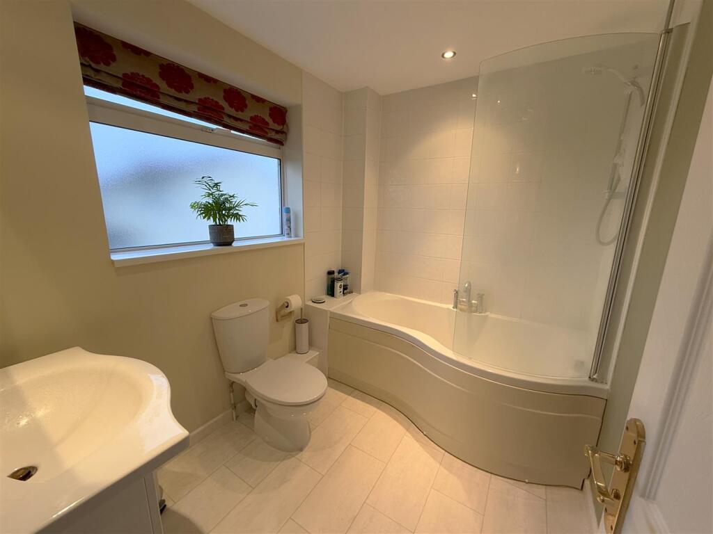 Bathroom.JPG