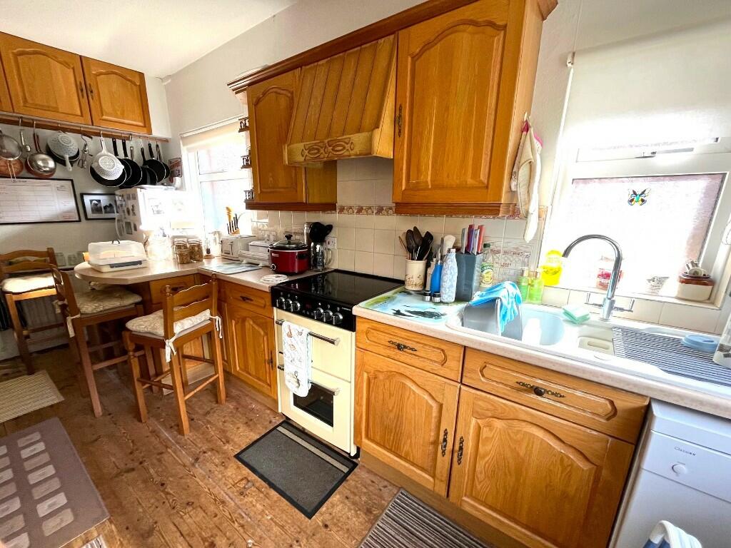Kitchen/b'fast room