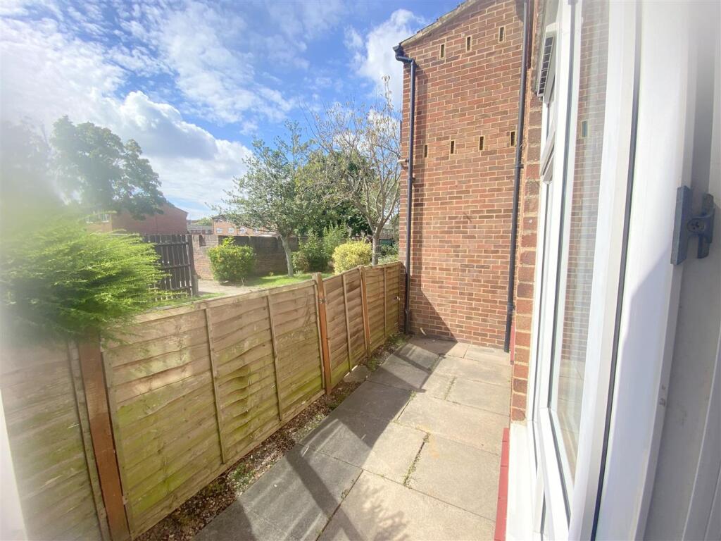 cussons close 6 garden-001.jpg