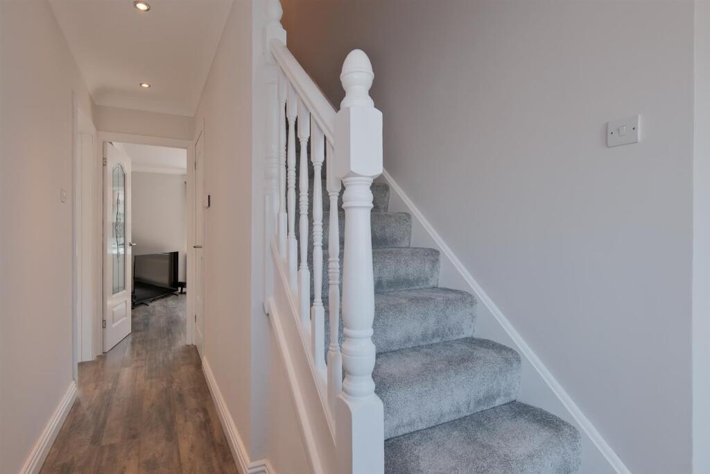 010-22 General Roy Way Carluke, ML8 4LP.jpg