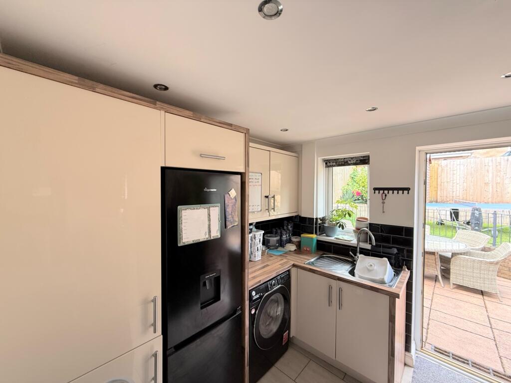 C8DE0753-02A6-4618-96DE-DEBD8F406749