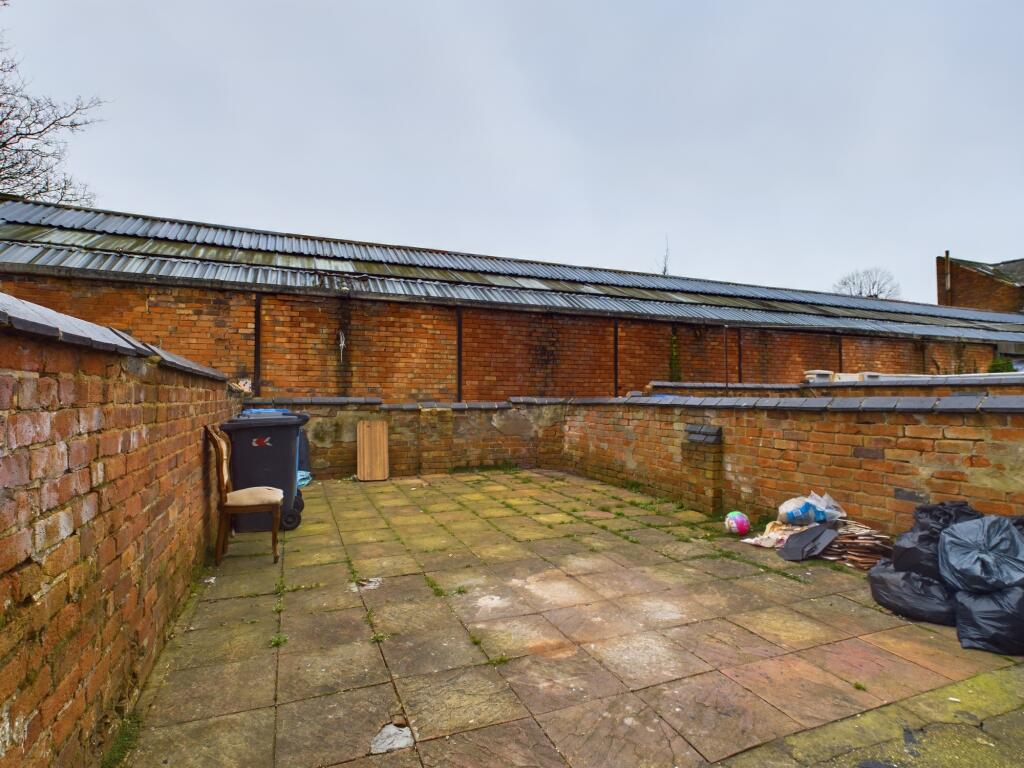 CAM03860G0-PR0112-STILL009