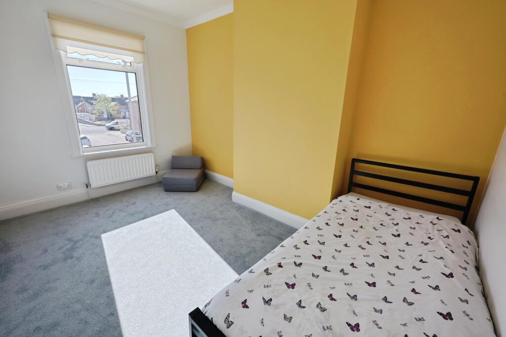 pbox-bedroom-323631.JPG