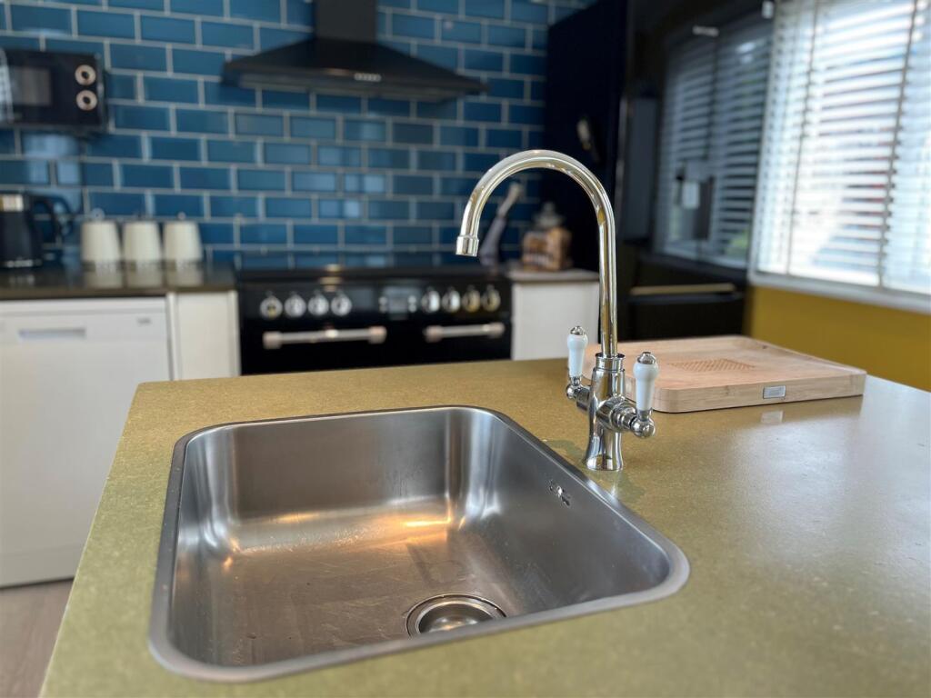 Kitchen - image two.jpg