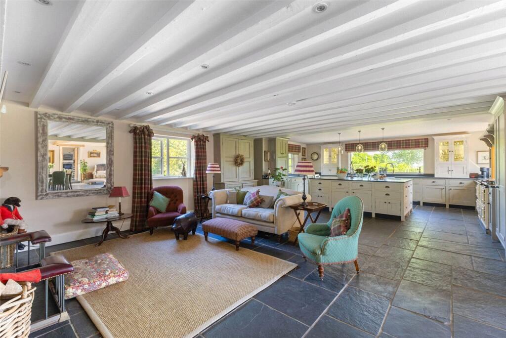 Kitchen/ Family Area