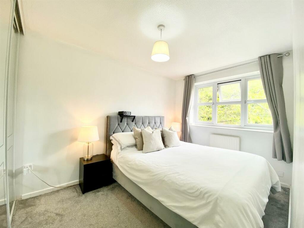 Master bedroom 1.jpg