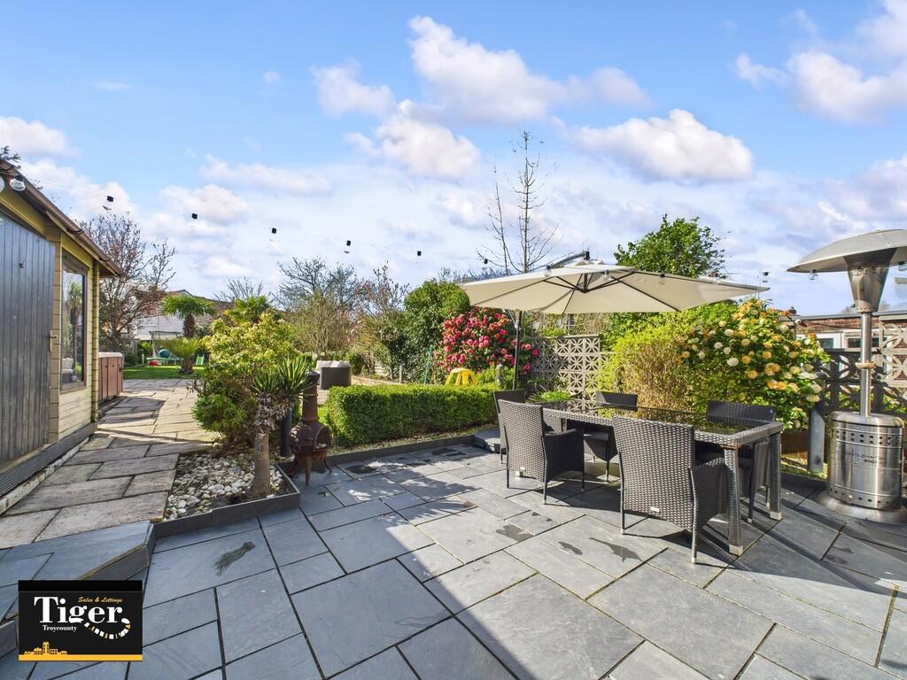 CAM02176G0-PR0528...