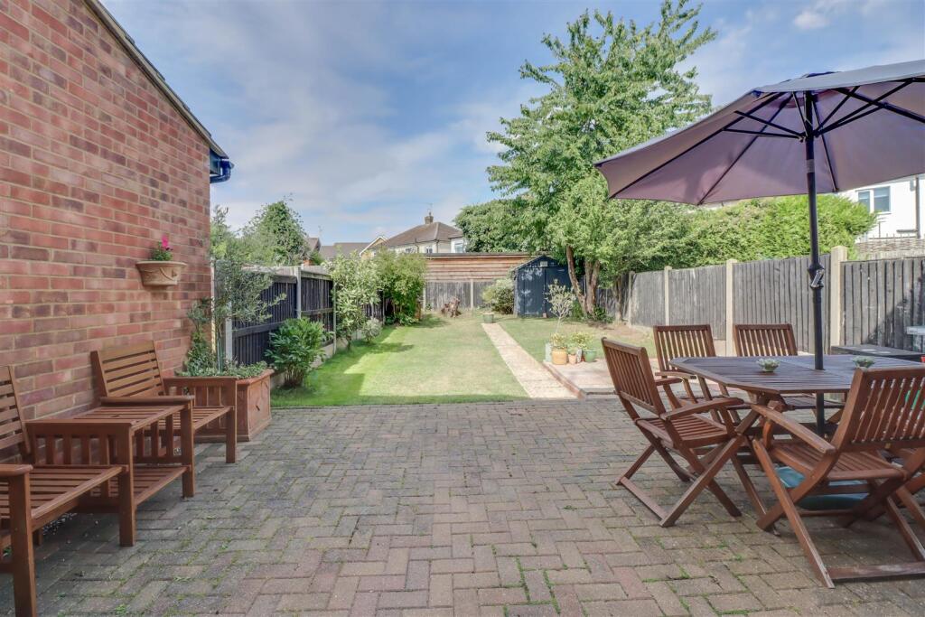 6 SANDOWN ROAD 25.jpg
