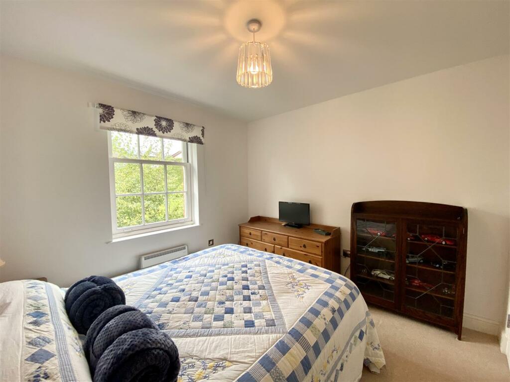 BEDROOM 3/STUDY
