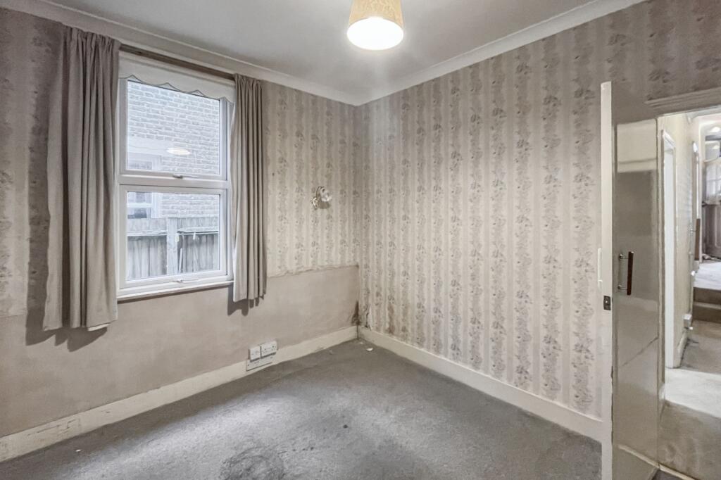 102 Swaby Road, Earlsfield, London SW18 3QZ