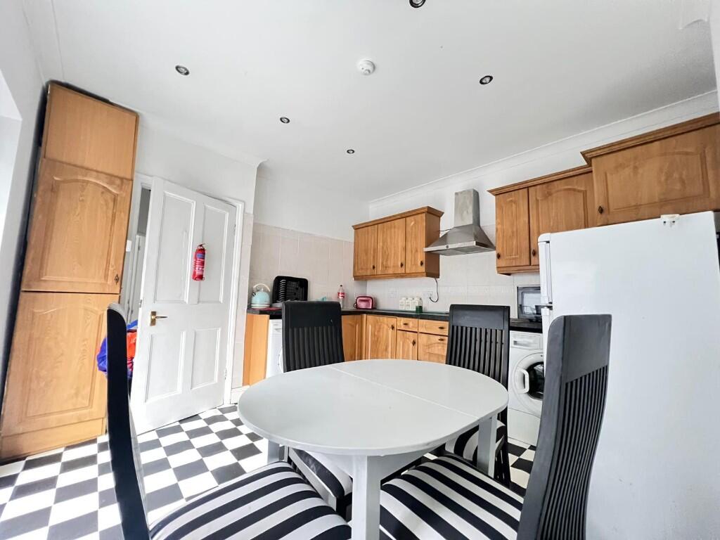 KITCHEN / DINER