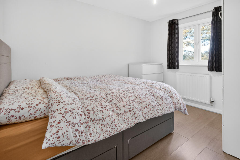 18critchercloselarge16