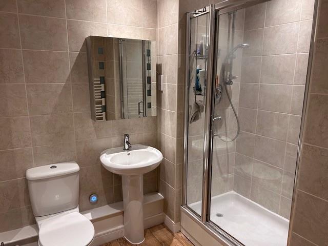 ensuite.jpg
