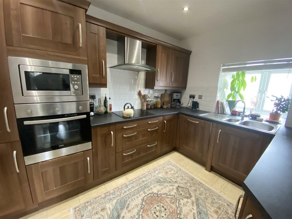 KITCHEN/BREAKFAST ROOM