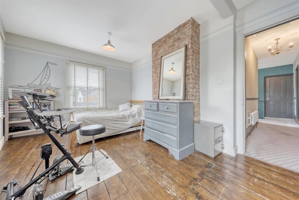 8v8a2400_6 copy 2.jpg