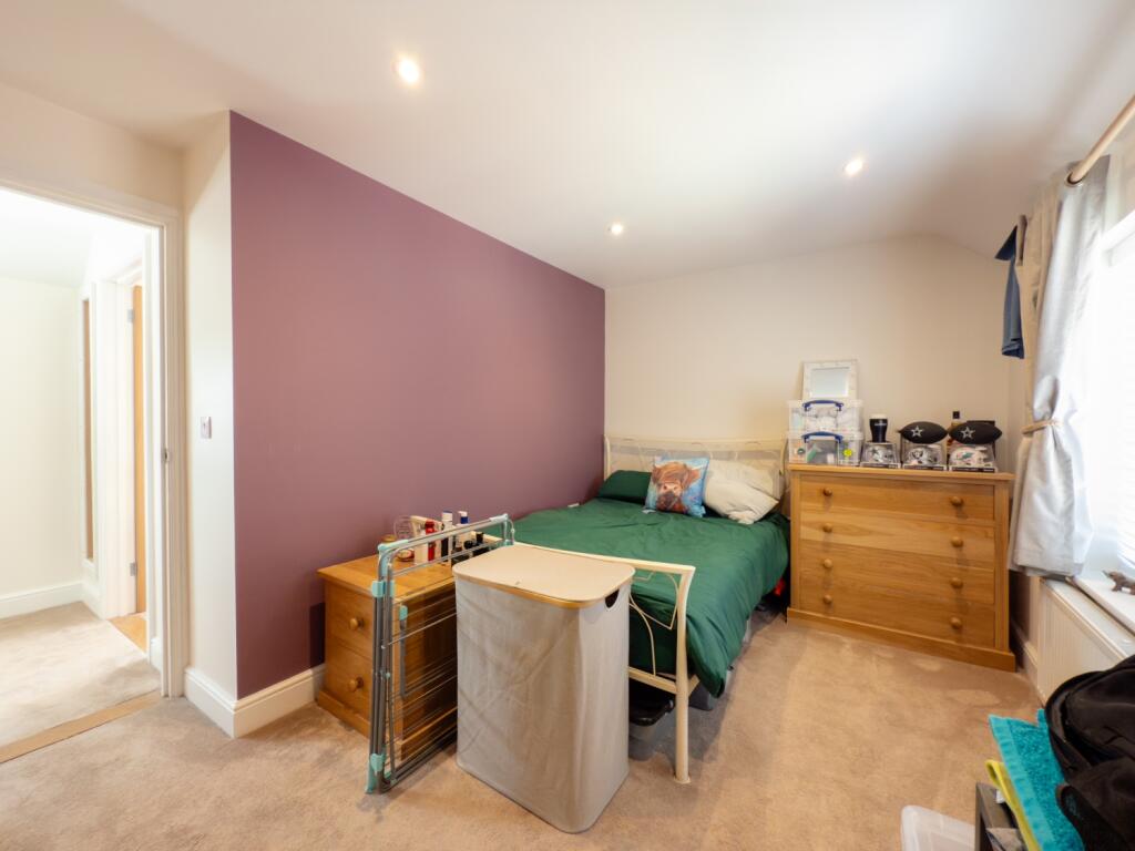 20250701120058 - IMG_9916 - 8 Burnham Close, Triml