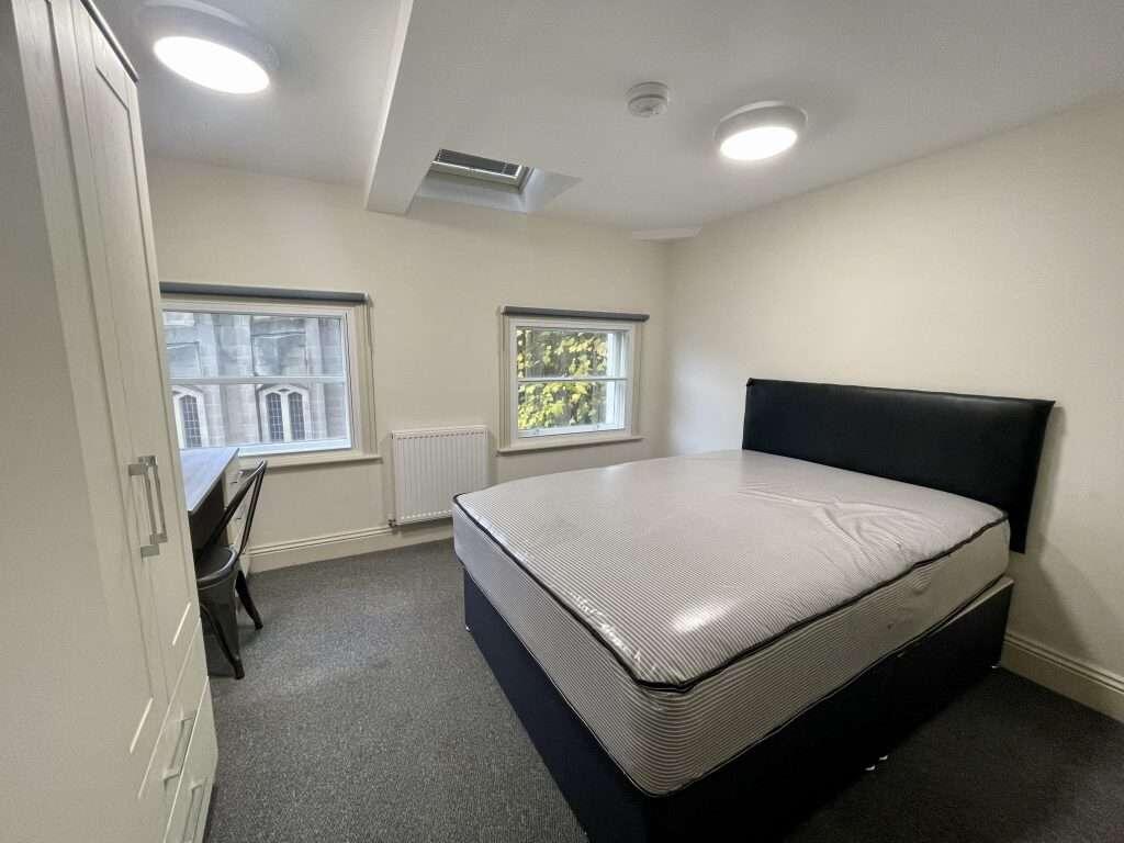 Flat_6_8_St_James_Row