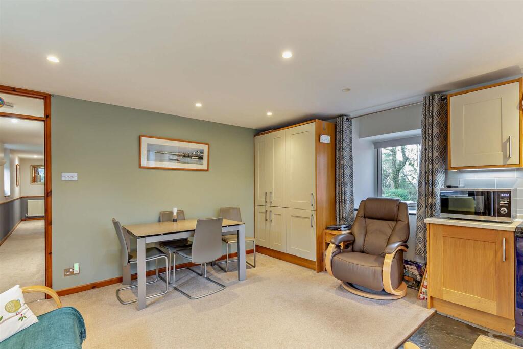 8668558-interior11-800.jpg