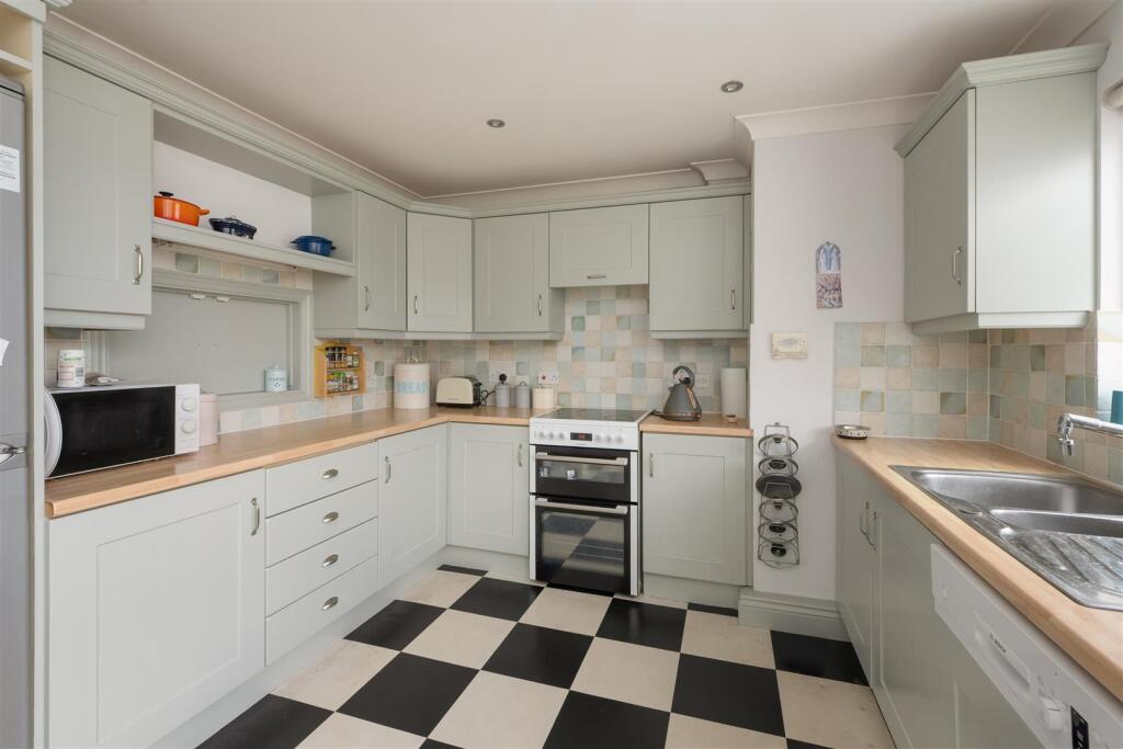 Island Wall, Whitstable