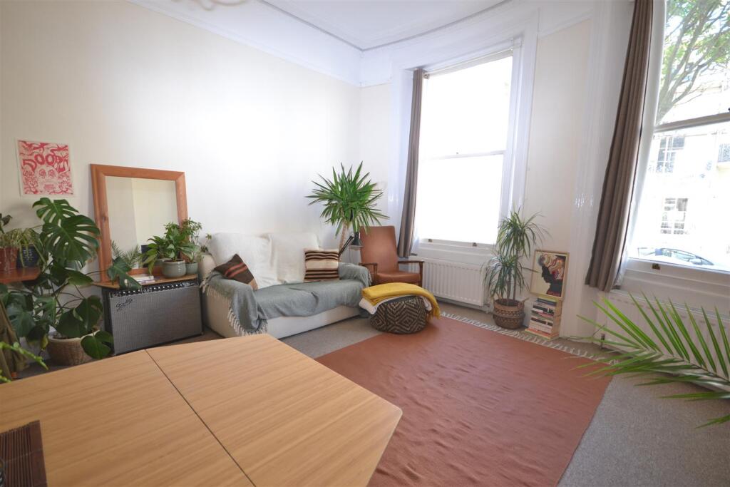 2, 49 Brunswick Road lounge furn 02.jpg