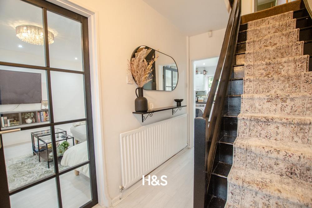 85 Scott Road - hall..jpg