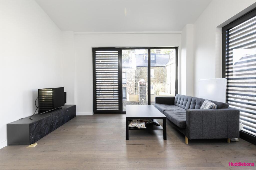 5 Omega Court -5.jpg