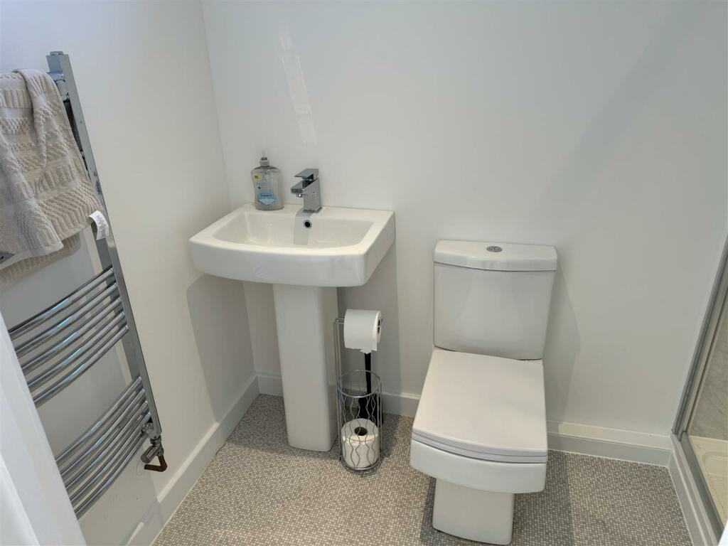 Bathroom..jpg
