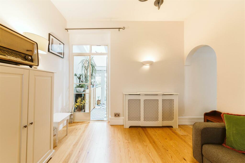 Lounge to utility
