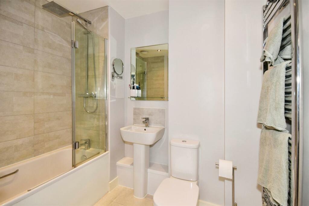 5aa9762f-En-Suite.JPG