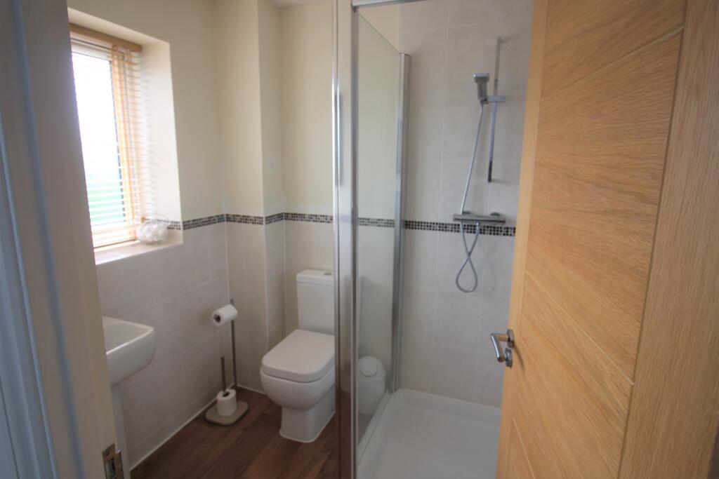 bed 1, en-suite 